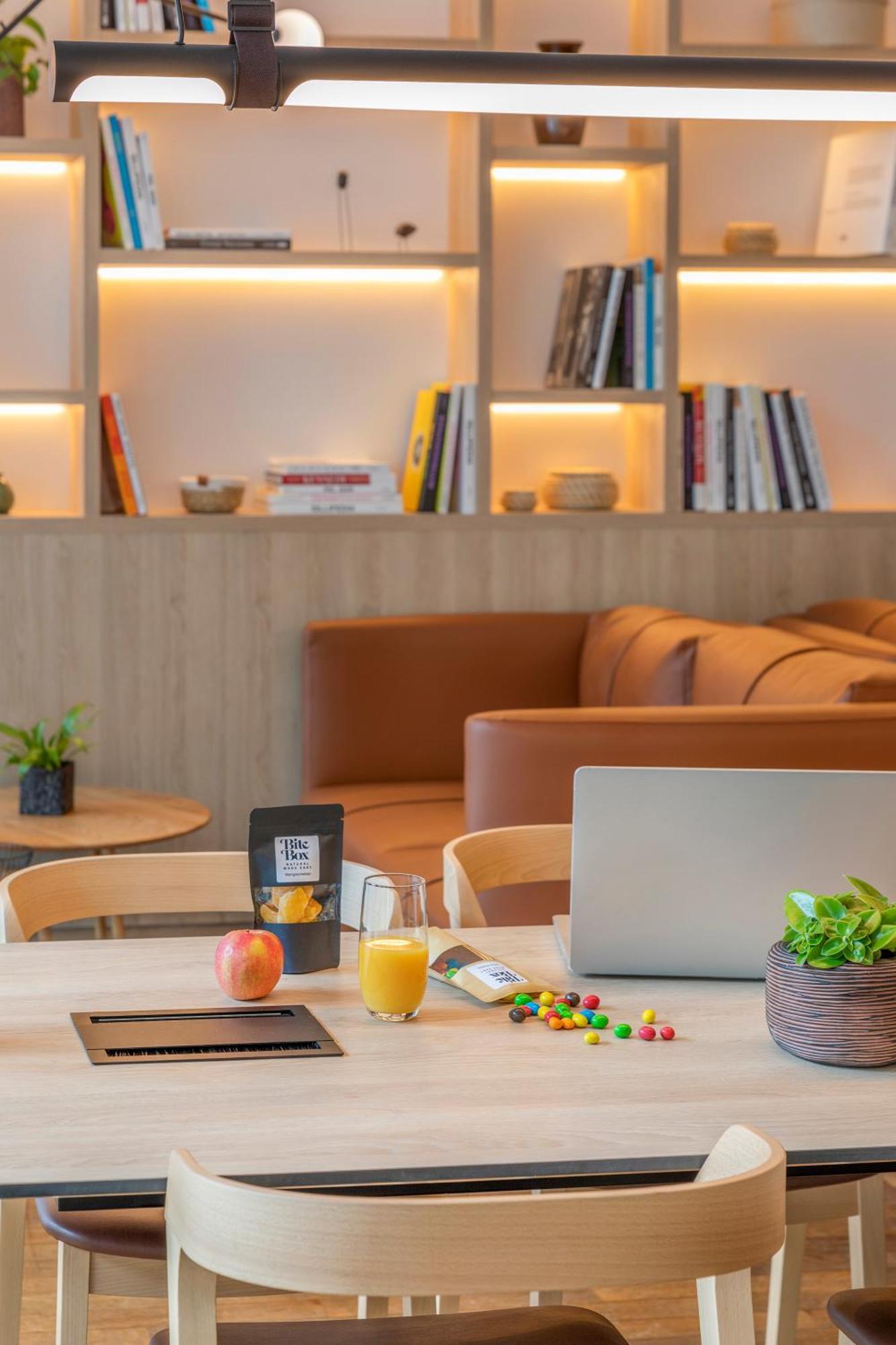 Innside By Melia Seestern