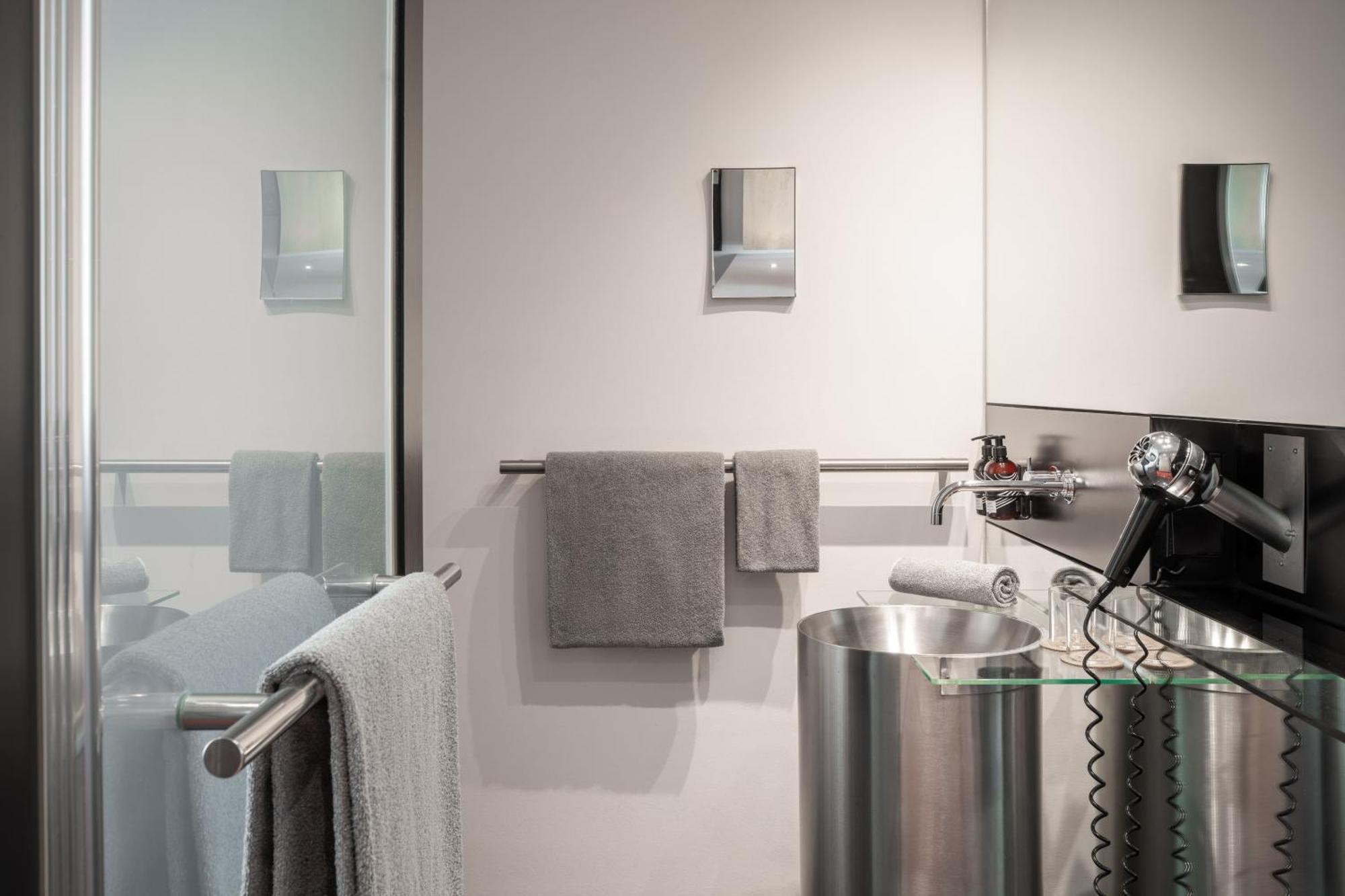 Innside By Melia Seestern